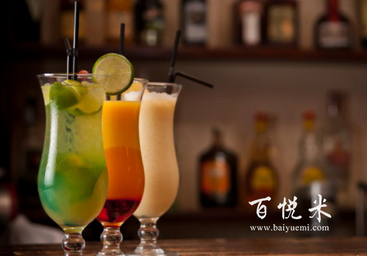自制沙灘雞尾酒，清涼冰爽夏天最愛，低度酒精超適合閨蜜聚會痛飲